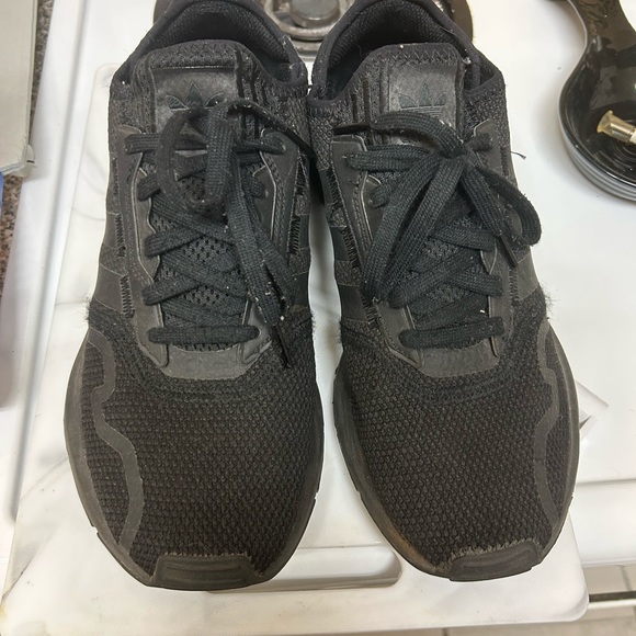 Adidas shoes - Picture 2 of 4